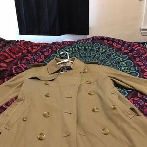 Burberry raincoat w/ belt and wool liner
